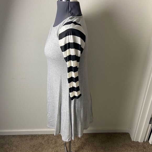 Miss 2 Day Stripe 3/4 Sleeve Wide Hem Women’s Small Gray Scoop Neck Dress - Picture 7 of 8